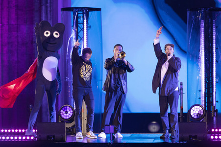 Silvestershow 'Celebrate at the Gate - Willkommen 2022' in Berlin