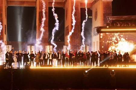 Silvestershow 'Celebrate at the Gate - Willkommen 2022' in Berlin