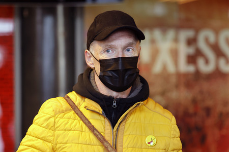 Vorstellung der Impfbanane-Buttons in Köln