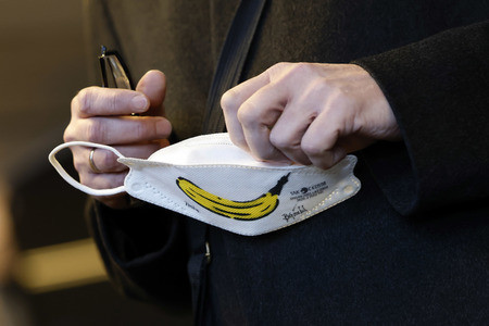 Vorstellung der Impfbanane-Buttons in Köln