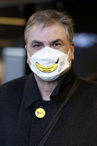 Vorstellung der Impfbanane-Buttons in Köln