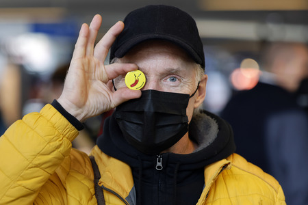 Vorstellung der Impfbanane-Buttons in Köln