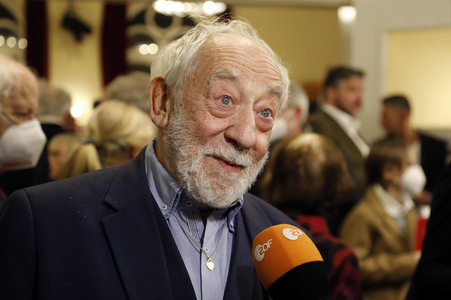 Theaterpremiere 'Rent a Friend' in Berlin