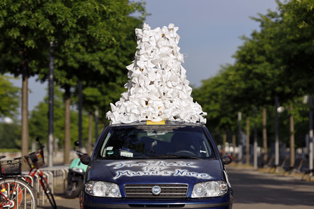 FFP 2 Masken auf Auto in Berlin