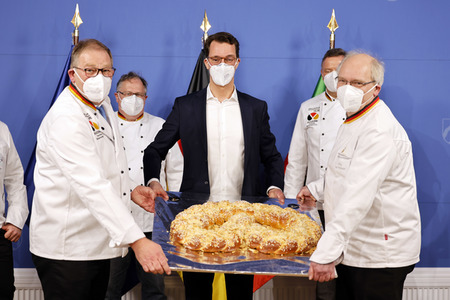 Übergabe der Neujahrsbrezel an Hendrik Wüst in Düsseldorf