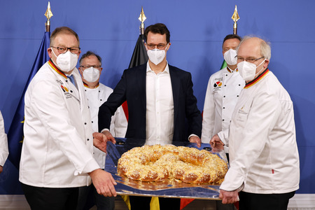 Übergabe der Neujahrsbrezel an Hendrik Wüst in Düsseldorf