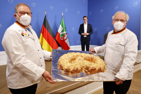 Übergabe der Neujahrsbrezel an Hendrik Wüst in Düsseldorf