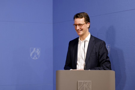 Übergabe der Neujahrsbrezel an Hendrik Wüst in Düsseldorf