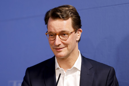 Übergabe der Neujahrsbrezel an Hendrik Wüst in Düsseldorf