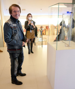 Ausstellungs- und Serienpräsentation 'Raphaelismo' in Madrid