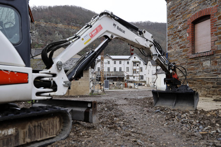 Malu Dreyer besucht Wiederaufbauarbeiten in Schuld