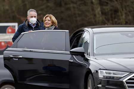 Malu Dreyer besucht Wiederaufbauarbeiten in Schuld