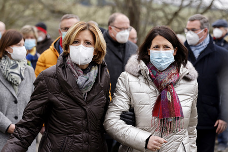 Malu Dreyer besucht Wiederaufbauarbeiten in Schuld