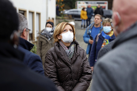 Malu Dreyer besucht Wiederaufbauarbeiten in Schuld
