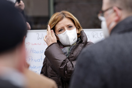 Malu Dreyer besucht Wiederaufbauarbeiten in Schuld