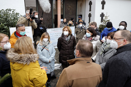 Malu Dreyer besucht Wiederaufbauarbeiten in Schuld
