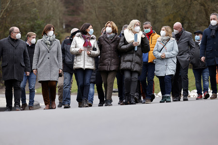 Malu Dreyer besucht Wiederaufbauarbeiten in Schuld