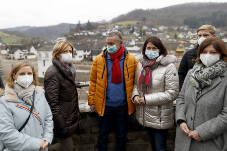 Malu Dreyer besucht Wiederaufbauarbeiten in Schuld