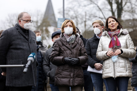 Malu Dreyer besucht Wiederaufbauarbeiten in Schuld