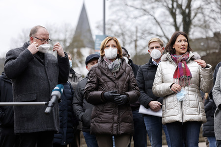 Malu Dreyer besucht Wiederaufbauarbeiten in Schuld