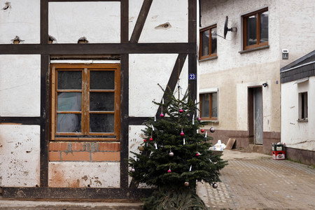 Malu Dreyer besucht Wiederaufbauarbeiten in Schuld