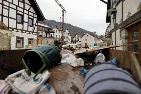 Malu Dreyer besucht Wiederaufbauarbeiten in Schuld