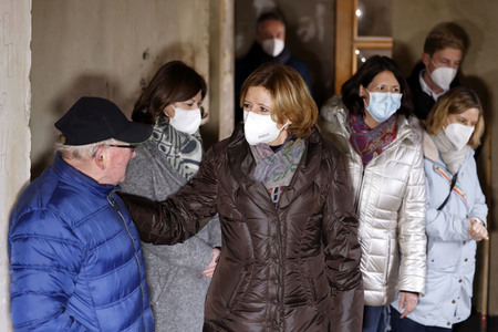 Malu Dreyer besucht Wiederaufbauarbeiten in Schuld