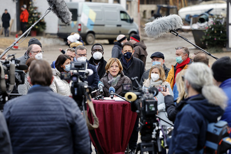 Malu Dreyer besucht Wiederaufbauarbeiten in Schuld