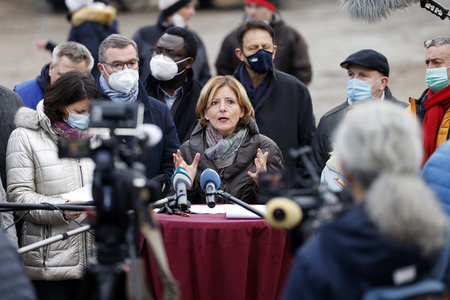 Malu Dreyer besucht Wiederaufbauarbeiten in Schuld