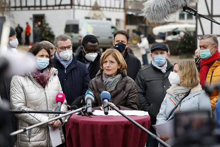 Malu Dreyer besucht Wiederaufbauarbeiten in Schuld