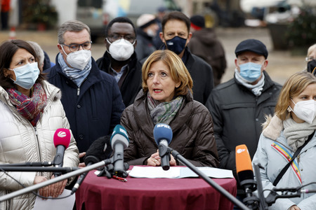 Malu Dreyer besucht Wiederaufbauarbeiten in Schuld