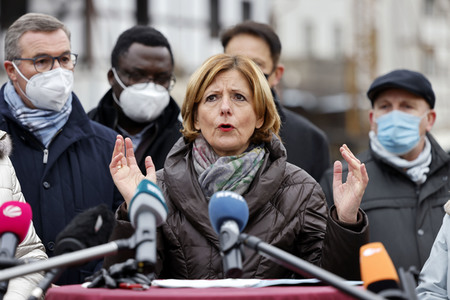 Malu Dreyer besucht Wiederaufbauarbeiten in Schuld