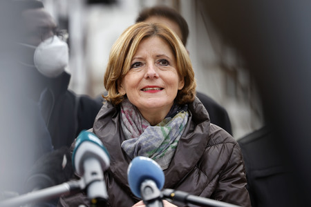 Malu Dreyer besucht Wiederaufbauarbeiten in Schuld