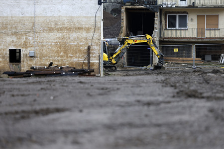 Malu Dreyer besucht Wiederaufbauarbeiten in Schuld
