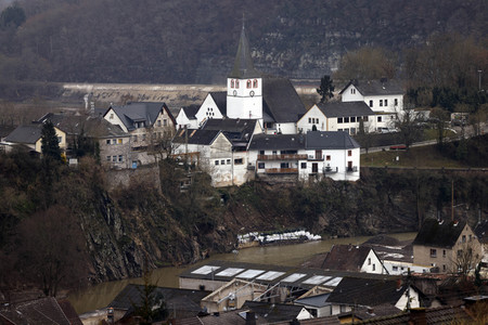 Malu Dreyer besucht Wiederaufbauarbeiten in Schuld
