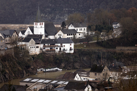 Malu Dreyer besucht Wiederaufbauarbeiten in Schuld