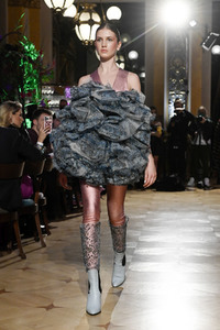 Dawid Tomaszewski Fashion Show auf der Frankfurt Fashion Week Herbst/Winter 2022