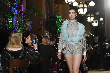 Dawid Tomaszewski Fashion Show auf der Frankfurt Fashion Week Herbst/Winter 2022