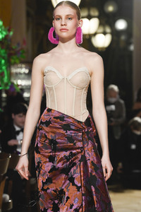 Dawid Tomaszewski Fashion Show auf der Frankfurt Fashion Week Herbst/Winter 2022