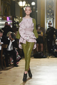 Dawid Tomaszewski Fashion Show auf der Frankfurt Fashion Week Herbst/Winter 2022