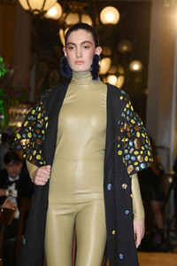 Dawid Tomaszewski Fashion Show auf der Frankfurt Fashion Week Herbst/Winter 2022