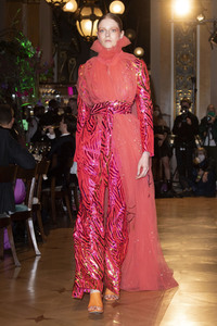 Dawid Tomaszewski Fashion Show auf der Frankfurt Fashion Week Herbst/Winter 2022