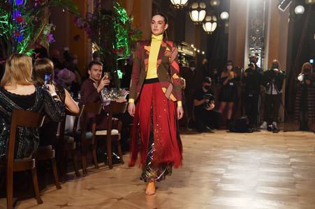 Dawid Tomaszewski Fashion Show auf der Frankfurt Fashion Week Herbst/Winter 2022