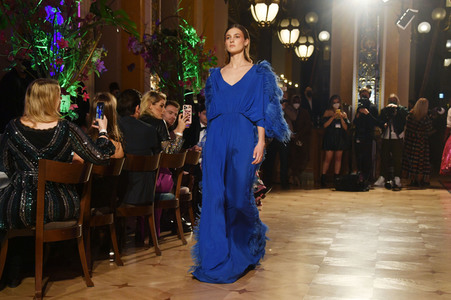 Dawid Tomaszewski Fashion Show auf der Frankfurt Fashion Week Herbst/Winter 2022