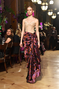 Dawid Tomaszewski Fashion Show auf der Frankfurt Fashion Week Herbst/Winter 2022