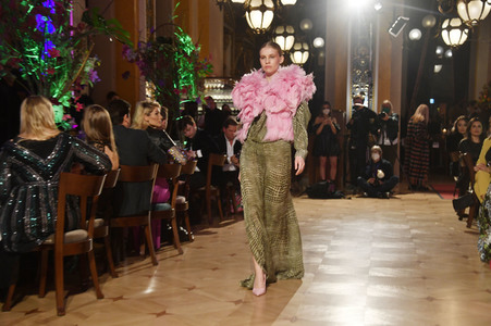 Dawid Tomaszewski Fashion Show auf der Frankfurt Fashion Week Herbst/Winter 2022