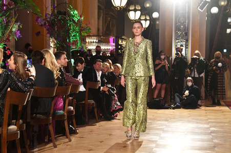 Dawid Tomaszewski Fashion Show auf der Frankfurt Fashion Week Herbst/Winter 2022