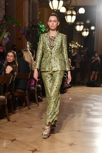 Dawid Tomaszewski Fashion Show auf der Frankfurt Fashion Week Herbst/Winter 2022
