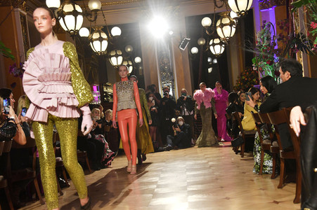 Dawid Tomaszewski Fashion Show auf der Frankfurt Fashion Week Herbst/Winter 2022