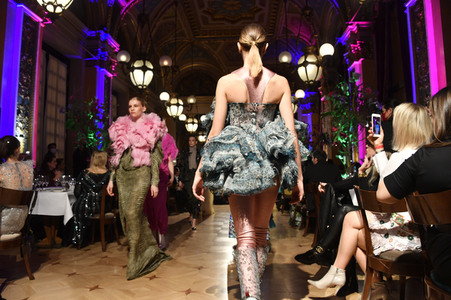 Dawid Tomaszewski Fashion Show auf der Frankfurt Fashion Week Herbst/Winter 2022